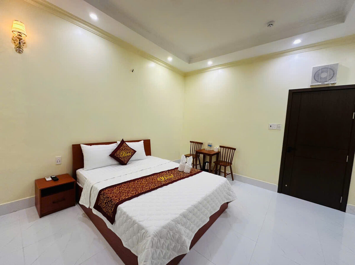 Phòng đôi standard sạch sẽ tại Minh Thịnh Hotel