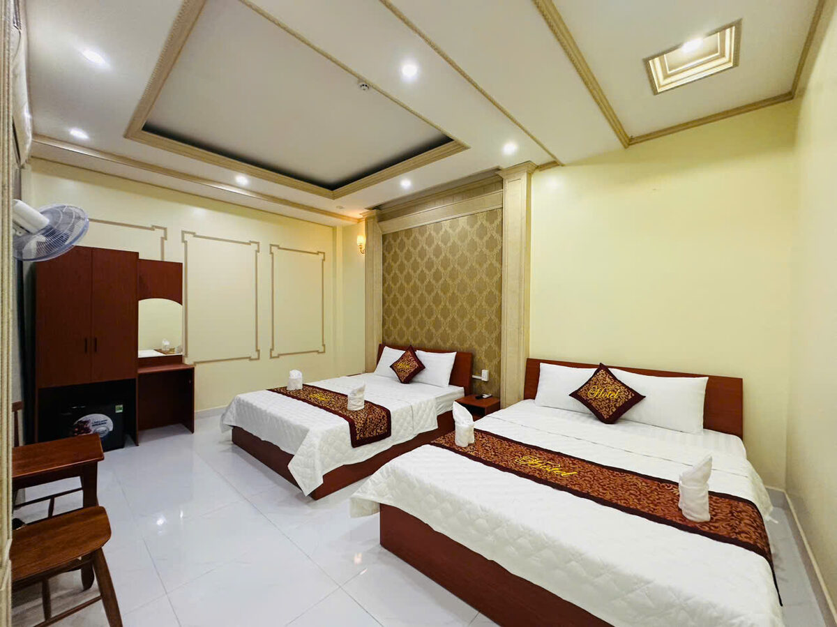 Phòng VIP gia đình Minh Thịnh Hotel với 2 giường đôi lớn